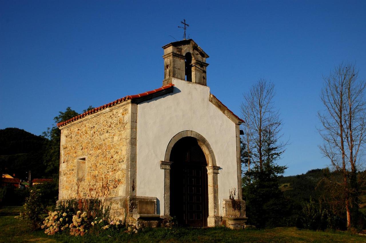Hotel Casona Cuervo San Tirso de Candamo Kültér fotó