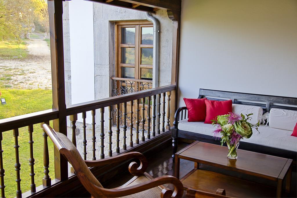 Hotel Casona Cuervo San Tirso de Candamo Kültér fotó