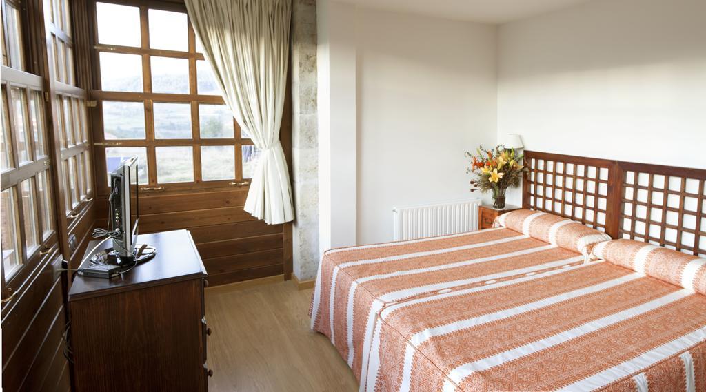 Hotel Casona Cuervo San Tirso de Candamo Kültér fotó