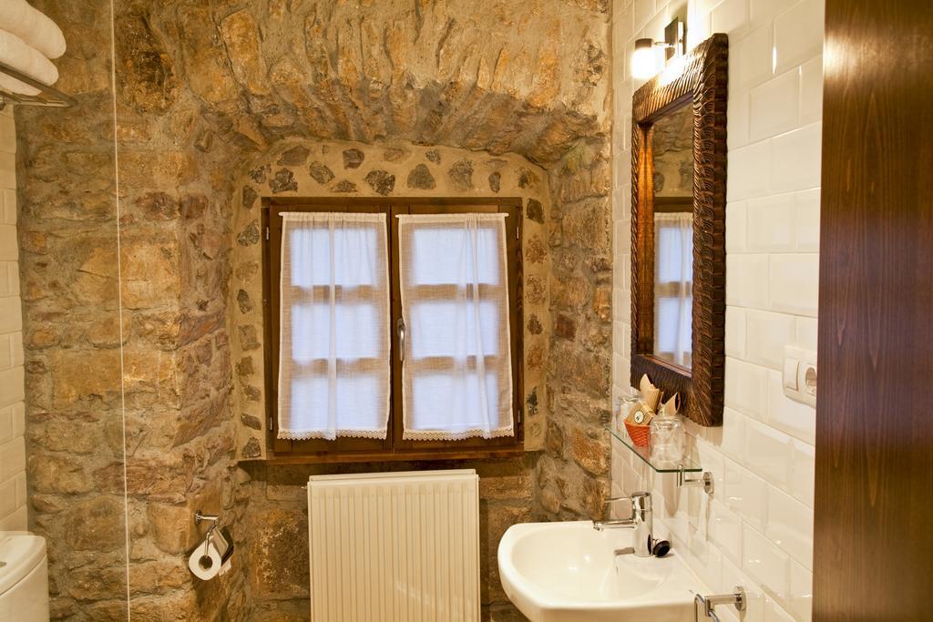 Hotel Casona Cuervo San Tirso de Candamo Kültér fotó
