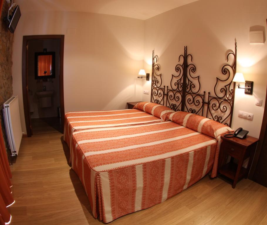 Hotel Casona Cuervo San Tirso de Candamo Kültér fotó